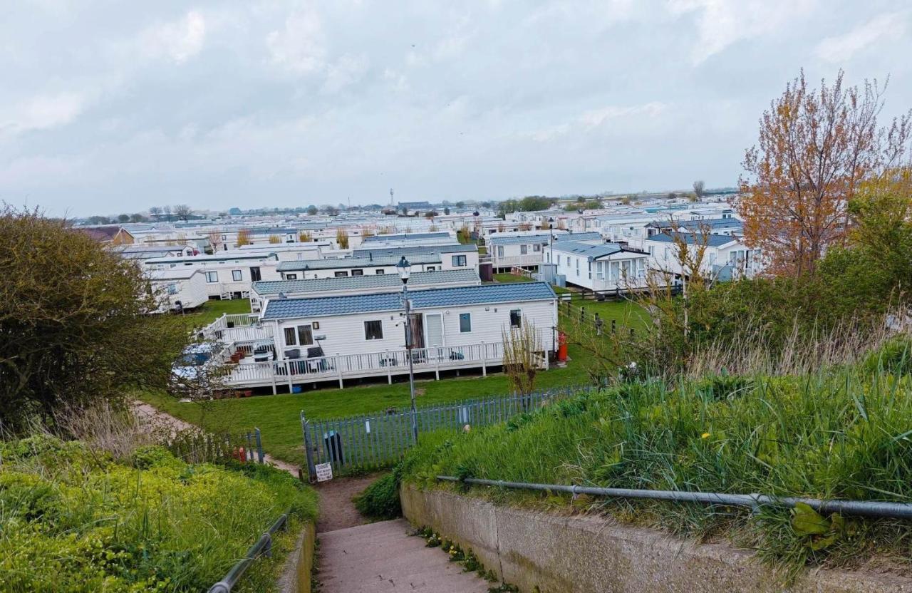 Dee'S Caravan Hotel Skegness Exterior photo